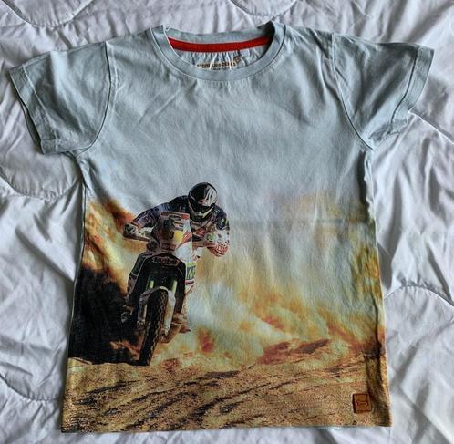 T-shirt jongens lichtblauw met moto stones and bones maat 11, Kinderen en Baby's, Kinderkleding | Maat 116, Zo goed als nieuw