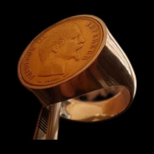 HERENRING VAN GOUD MET 20 FRANCS NAPOLEON III MUNT – 1857, Antiek en Kunst, Antiek | Zilver en Goud, Goud, Verzenden