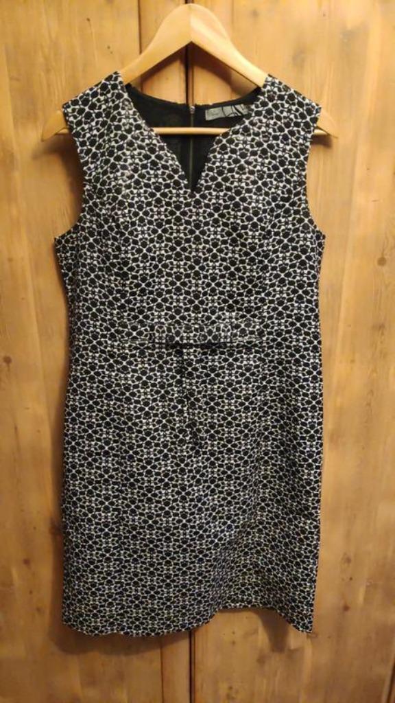 Jurk met print D'Auvry maat 42, Kleding | Dames, Jurken, Zo goed als nieuw, Maat 42/44 (L), Zwart, Ophalen of Verzenden