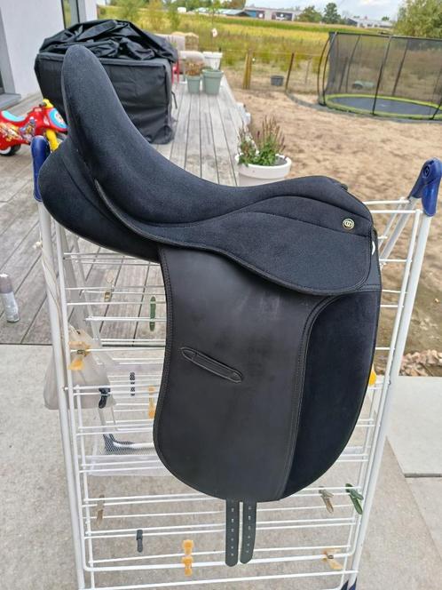 Dressuur zadels 17inch en 17,5 inch, Dieren en Toebehoren, Paarden en Pony's | Zadels, Zo goed als nieuw, Dressuur, Ophalen