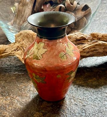 Antieke decoratieve vaas CLOISONNÉ  met bloemmotief beschikbaar voor biedingen