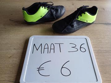 Voetbalschoenen Kipsta Maat 34 en 36 beschikbaar voor biedingen