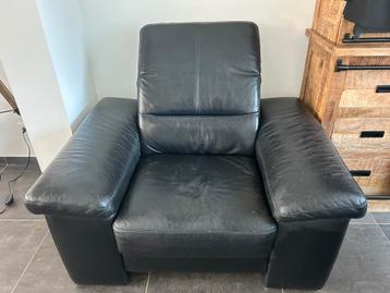 Lederen een persoonszit beschikbaar voor biedingen