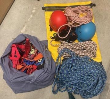 Canyoning materiaal : wetsuits, rugzak, klimmateriaal ... beschikbaar voor biedingen