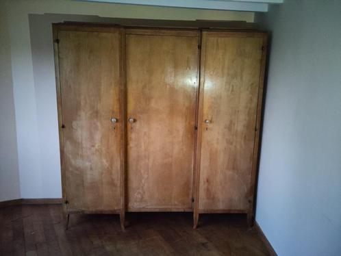Vintage kledingkast en kledingkast 3 deuren licht massief ho, Antiek en Kunst, Antiek | Meubels | Kasten, Ophalen