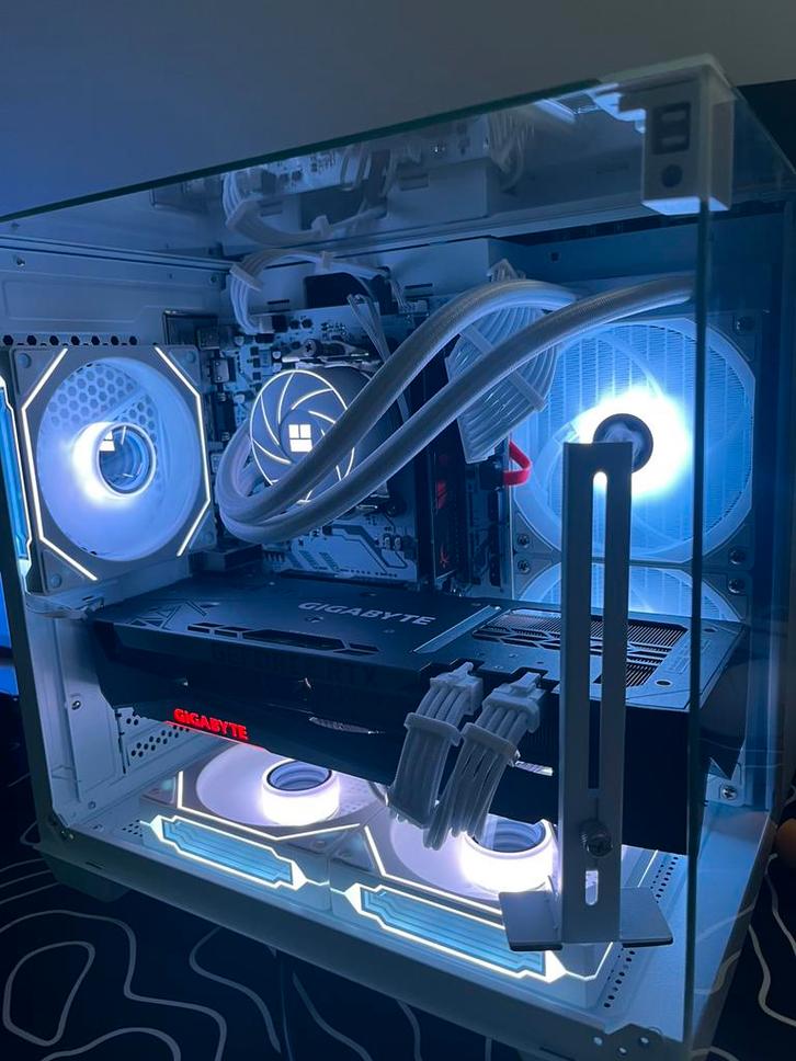 Witte gaming pc: rtx 3070 ti en ryzen 7, Computers en Software, Desktop Pc's, Zo goed als nieuw, 4 Ghz of meer, SSD, 32 GB, Met videokaart