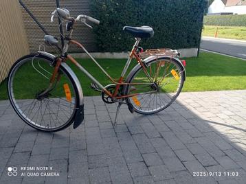 Studenten fiets  beschikbaar voor biedingen
