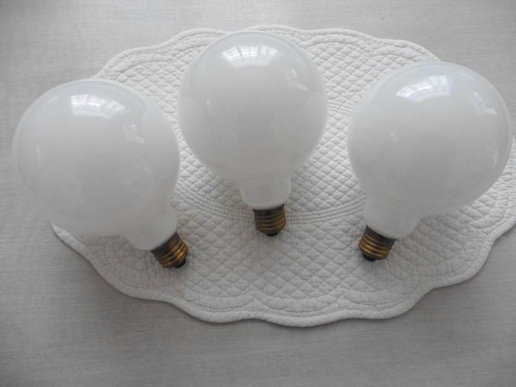 Set van 3 antieke witte ondoorzichtige glazen bollen, Antiek en Kunst, Antiek | Verlichting, Ophalen