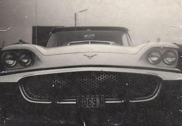 DRINGEND - Ford Thunderbird V8 7.0L - Moet weg beschikbaar voor biedingen