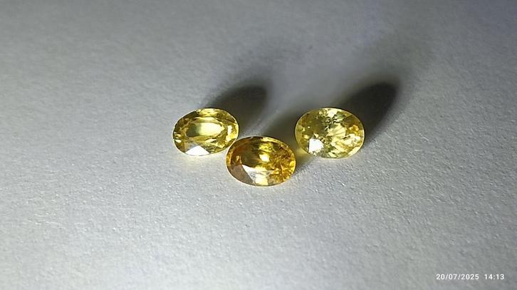 Lot de 3 pierres sphène ou titanite, Bijoux, Sacs & Beauté, Pierres précieuses, Neuf, Enlèvement