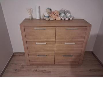 stijlvolle commode beschikbaar voor biedingen