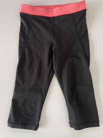Zwarte driekwart sportlegging maat 110/ 116  beschikbaar voor biedingen