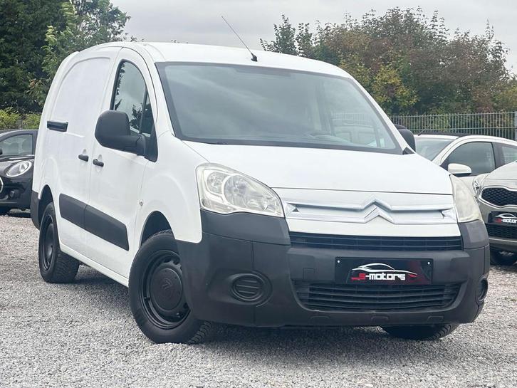Citroën Berlingo • UTILITAIRE • ATTACHE REMORQUE, Auto's, Bestelwagens en Lichte vracht, Bedrijf, Te koop, ABS, Airbags, Boordcomputer