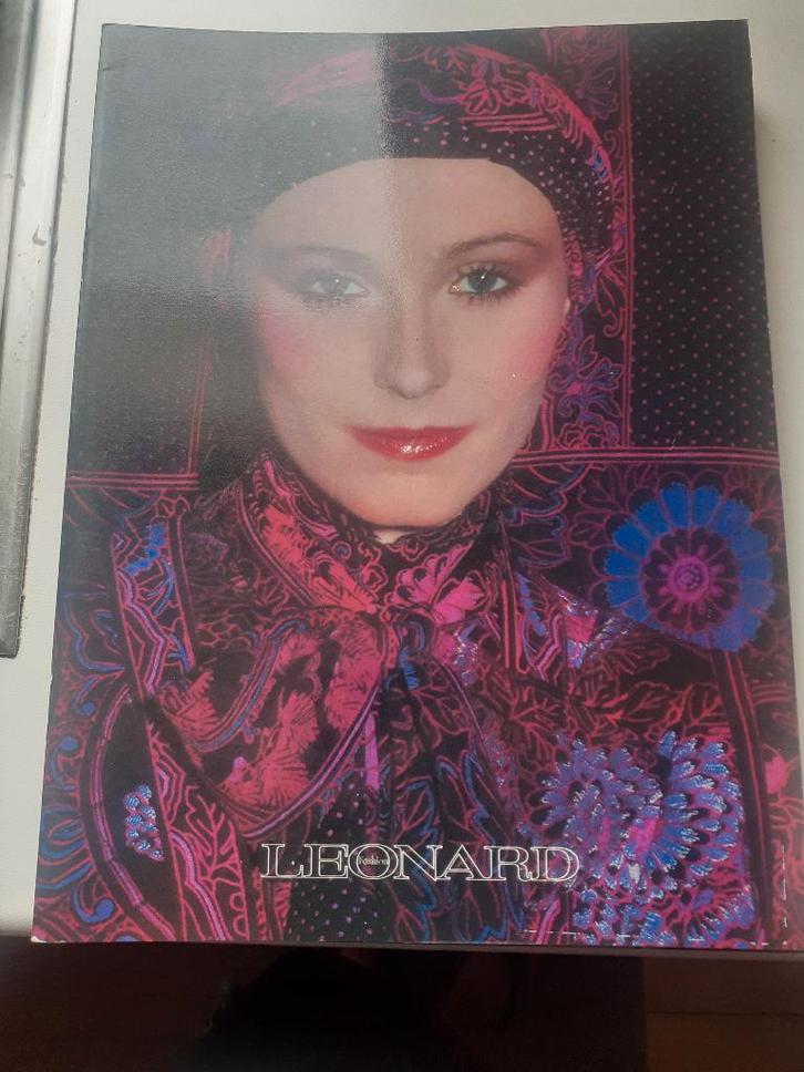 brochures originales de Léonard couture, Livres, Catalogues & Dépliants, Comme neuf, Catalogue, Envoi