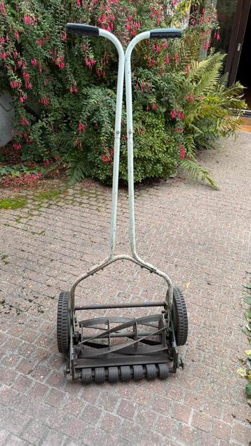 Retro Handgrasmaaier beschikbaar voor biedingen