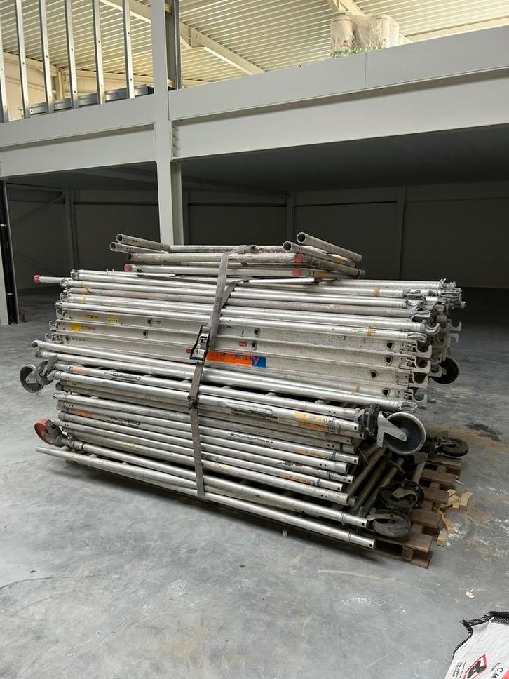 Altrex steiger stelling, Doe-het-zelf en Bouw, Steigers, Gebruikt, Rolsteiger of Kamersteiger, 5 meter of hoger, Ophalen