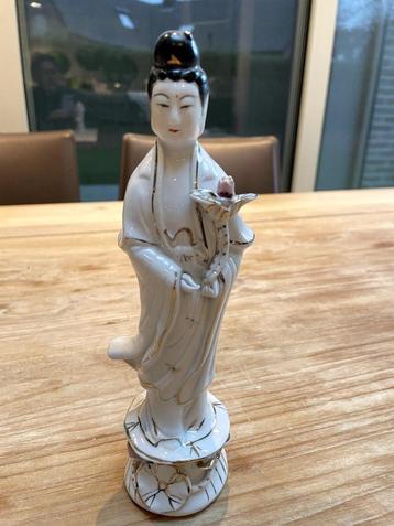 Porseleinen Kwan Yin beeldje met los handje beschikbaar voor biedingen