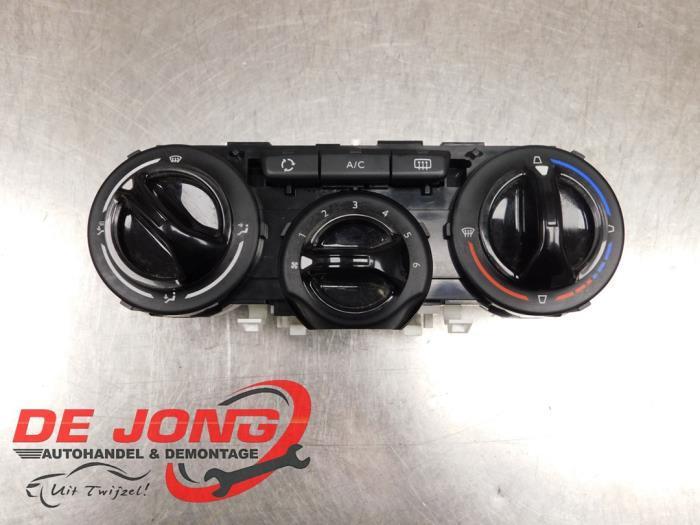 Kachel Bedieningspaneel van een Peugeot 208, Auto-onderdelen, Dashboard en Schakelaars, Peugeot, Gebruikt, 3 maanden garantie