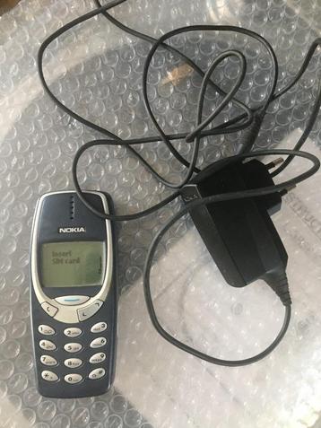 Vintage Nokia 3310, werkende met lader beschikbaar voor biedingen