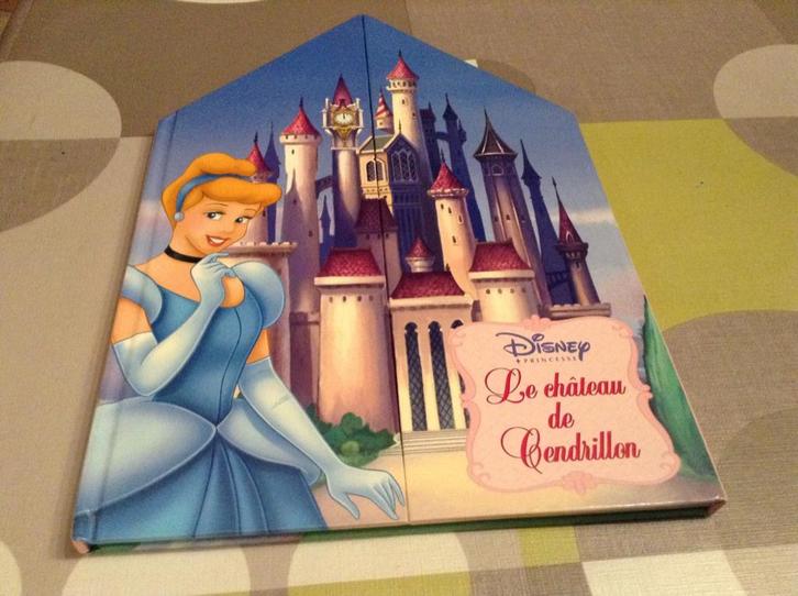 Disney Cinderella boek: Le chateau de Cendrillon (Frans), Boeken, Kinderboeken | Kleuters, Zo goed als nieuw, Sprookjes, 4 jaar