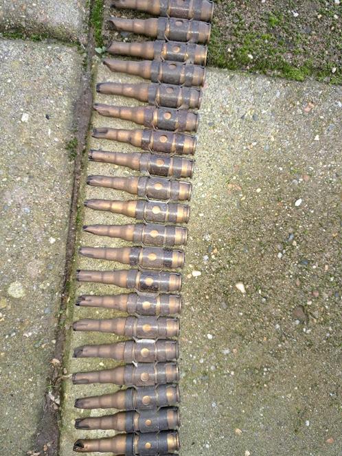 Patroonband 2,10m in munitiekist., Verzamelen, Militaria | Algemeen, Landmacht, Hulzen of Bodemvondsten, Ophalen