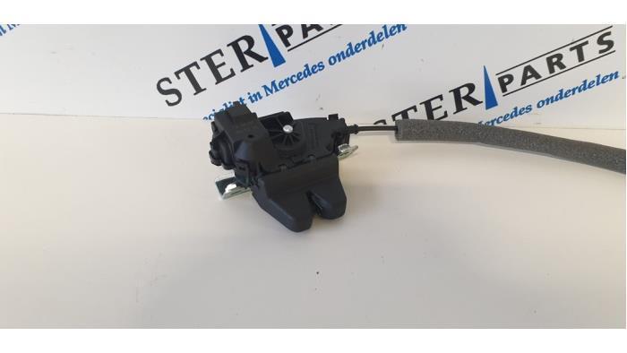 Slotmechaniek Achterklep van een Mercedes C-Klasse, Auto-onderdelen, Carrosserie, Mercedes-Benz, Gebruikt, 3 maanden garantie