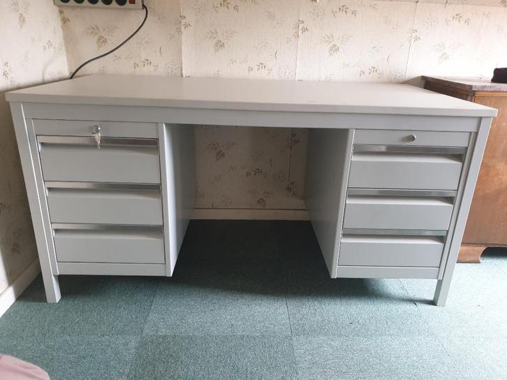 Metalen Bureau - Wit - Ladeblok, Huis en Inrichting, Bureaus, Zo goed als nieuw, Bureau, Ophalen