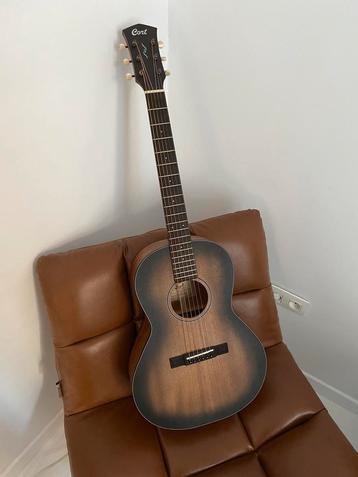 Cort Core PE mahogany parlor gitaar, Muziek en Instrumenten, Ophalen, Zo goed als nieuw