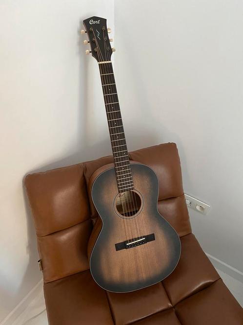Cort Core PE mahogany parlor gitaar, Muziek en Instrumenten, Snaarinstrumenten | Gitaren | Akoestisch, Zo goed als nieuw, Ophalen