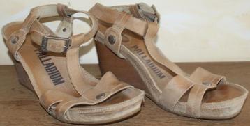 PALLADIUM lichtbruine sleehak sandalen M40 .. beschikbaar voor biedingen