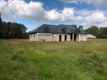 Prachtige villa te stekene in opbouw beschikbaar voor biedingen