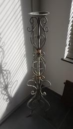 Brocante kandelaar, Enlèvement