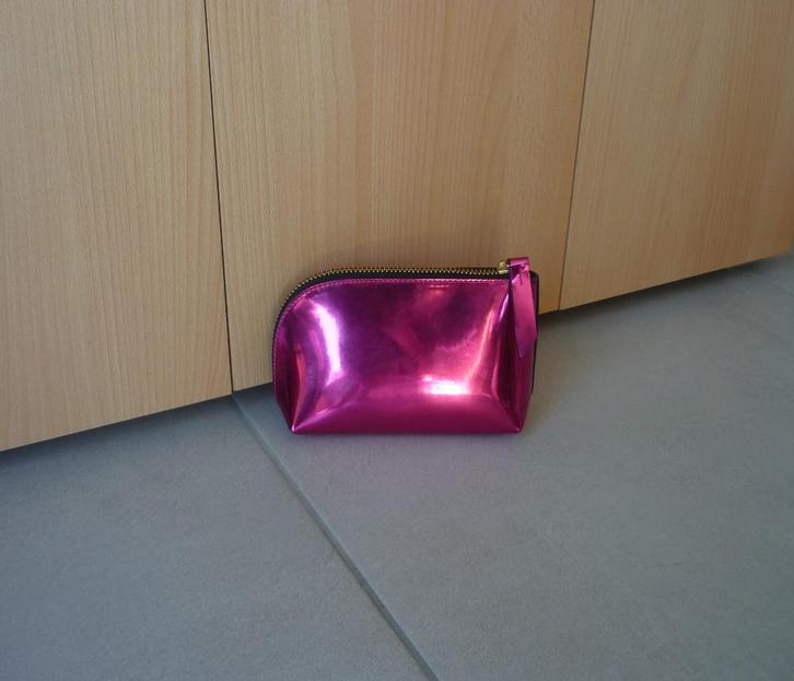 Fuchsia roze metallic toilettas makeuptas van H&M, Handtassen en Accessoires, Toilettassen, Roze, Ophalen of Verzenden