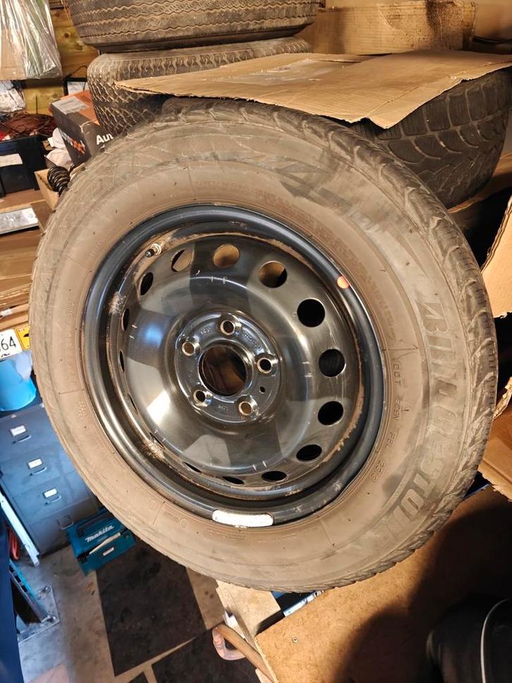 Jantes en acier avec pneus d'hiver 195/65R15, Autos : Pièces & Accessoires, Pneus & Jantes, Pneu(s), Pneus hiver, 15 pouces, 195 mm