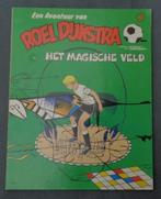 Roel Dijkstra 8 Het magische veld 1985 voetbal stripalbum, Boeken, Verzenden, Zo goed als nieuw