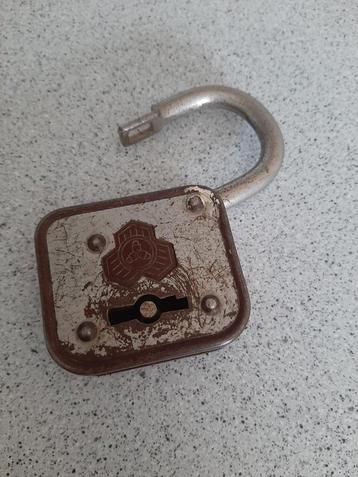 Vintage metalen hangslot – Made in China
 beschikbaar voor biedingen