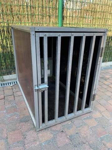 Honden bench  beschikbaar voor biedingen