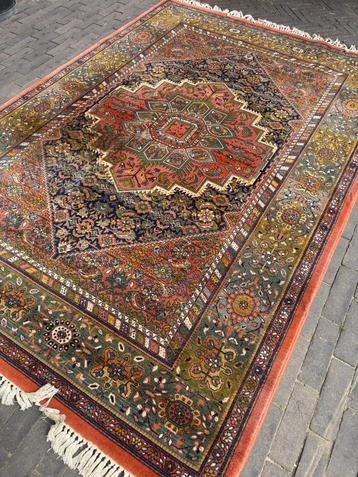 Oosters tapijt van 160 x 220 cm beschikbaar voor biedingen