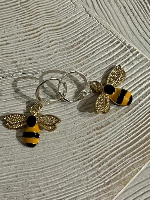 Oorbellen setje bijtjes, Handtassen en Accessoires, Kindersieraden, Nieuw, Oorbellen, Ophalen of Verzenden