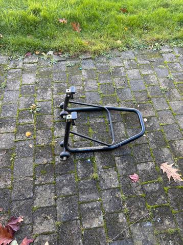 Paddockstand beschikbaar voor biedingen