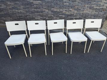 5 vintage  stoelen 5 euro per stuk of 20 euro voor allemaal  beschikbaar voor biedingen