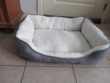 mand voor hond beschikbaar voor biedingen