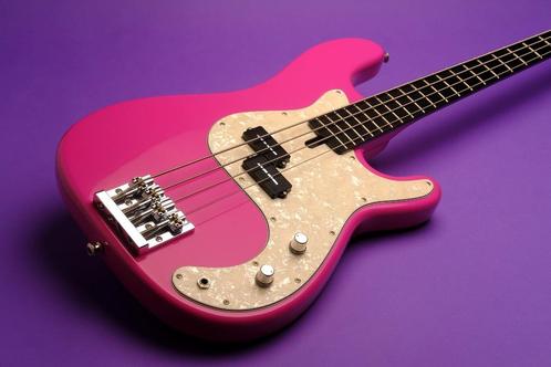 Maruszczyk Jake C 4 32"medium scale  - Magenta, Muziek en Instrumenten, Snaarinstrumenten | Gitaren | Bas, Zo goed als nieuw, Elektrisch