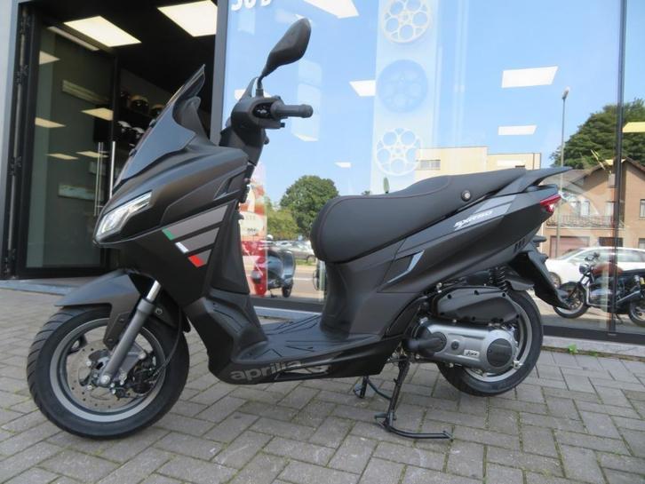 Aprilia SXR 50cc B klasse met €600 voordeel, Fietsen en Brommers, Scooters | Aprilia, Nieuw, Overige modellen, Klasse B (45 km/u)