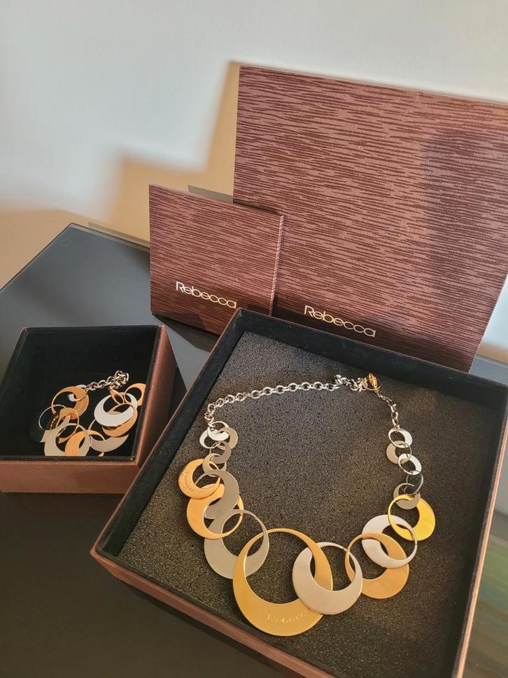 Rebecca Juwelenset – Halsketting & Armband – Edelstaal / Gou, Handtassen en Accessoires, Oorbellen, Goud, Goud, Ophalen
