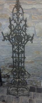 Gietijzeren kapstok, Ophalen