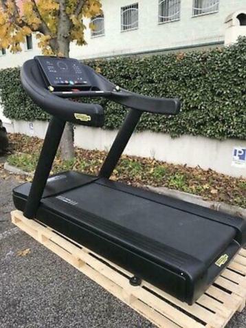 TECHNOGYM loopband /crosstrainer set uit FAILISSEMENT beschikbaar voor biedingen