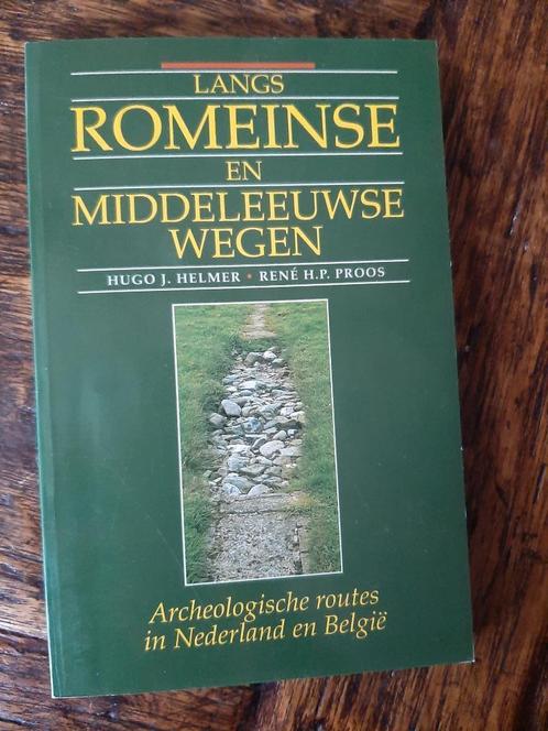 Langs Romeinse en Middeleeuwse wegen, Livres, Livres Autre, Comme neuf, Enlèvement ou Envoi