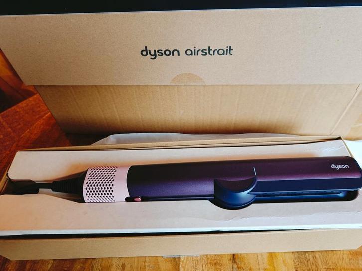 Dyson Airstrait Jasper Plum Nieuw, Handtassen en Accessoires, Uiterlijk | Haarverzorging, Nieuw, Krultang of Stijltang, Ophalen of Verzenden