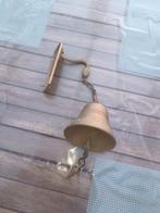 Horloge en bronze sur support mural/cloche enceinte, Antiquités & Art, Enlèvement